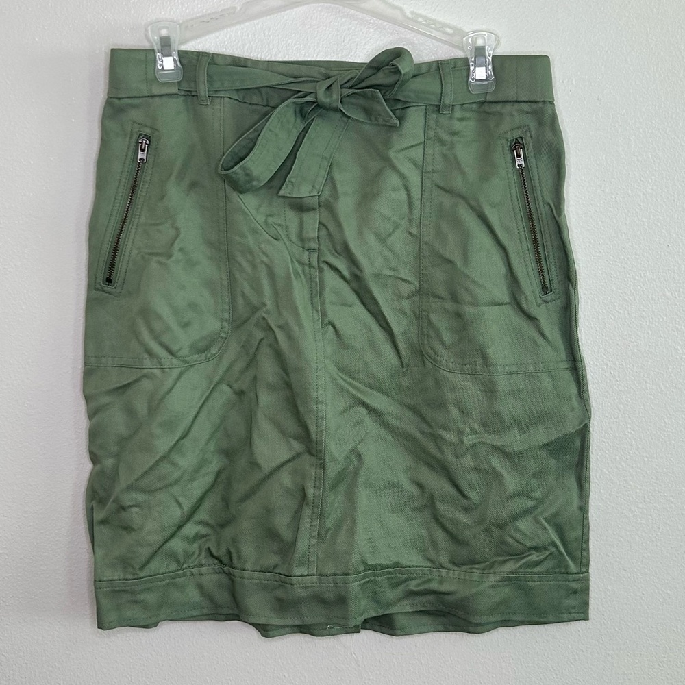 NWT LOFT green skirt with belt